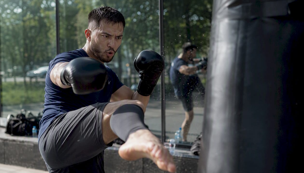 Kickbokser aan de slag met een pittige intervaltraining